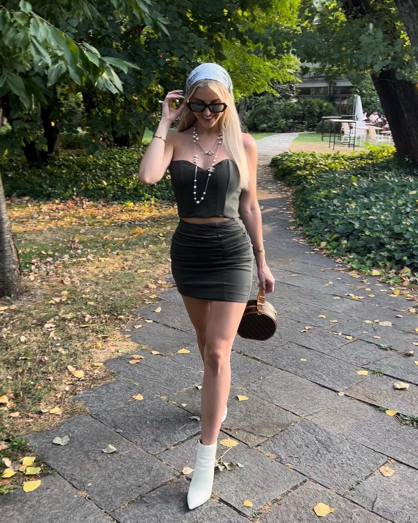 Evgenia, 23, escort in Moscow — blonde hair, 178 cm (photo 5 of 10)