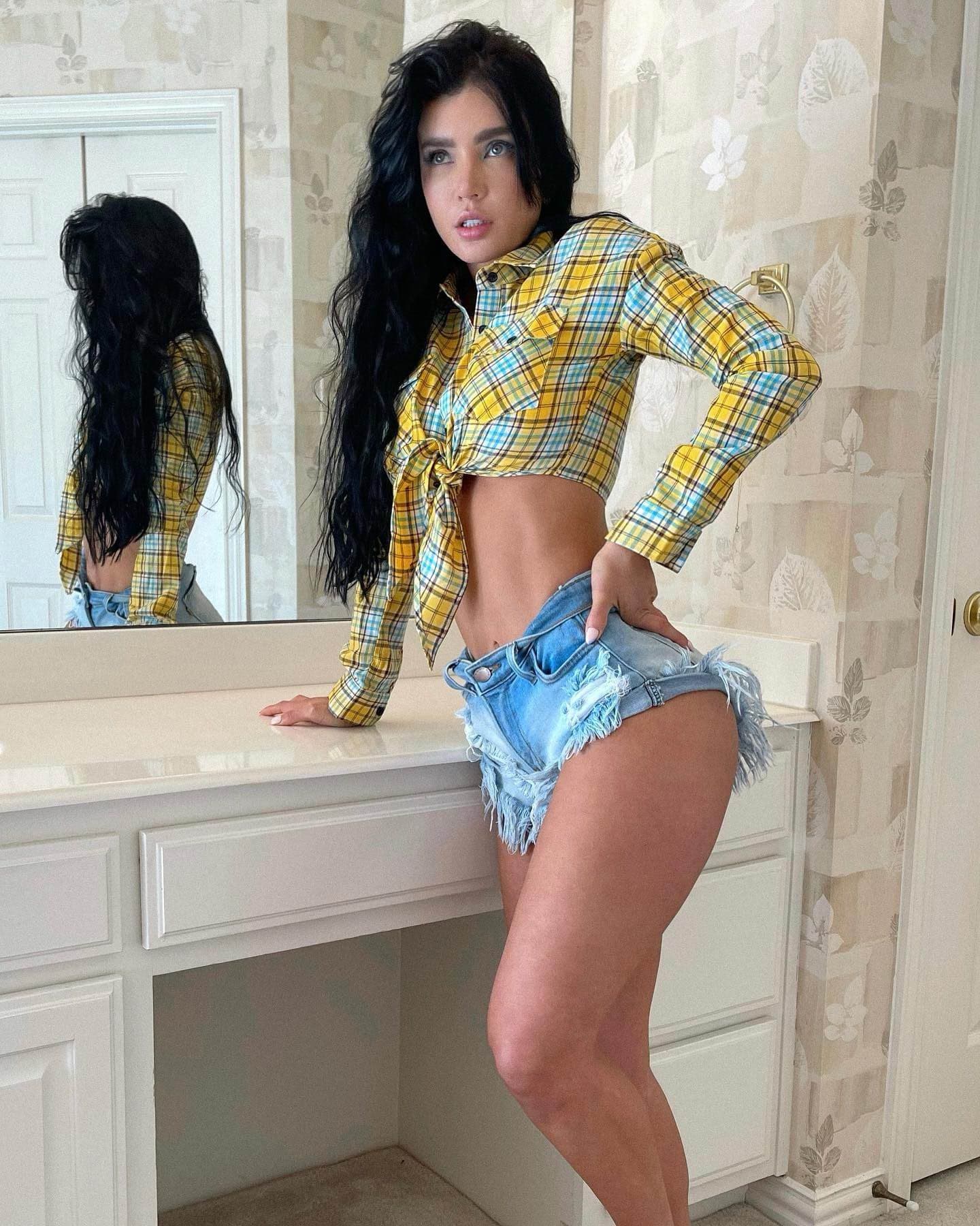 Marusya, 23, escort in Moscow — 179 cm, black hair (photo 6 of 10)