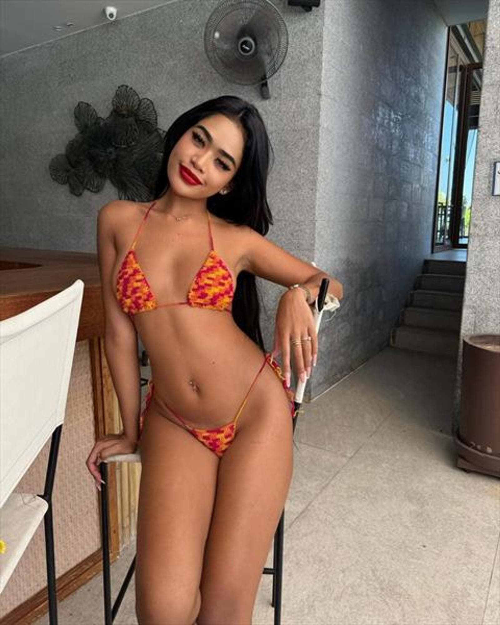 Xiulan, 20, escort in Hong Kong — black hair, 159 cm (photo 3 of 4)