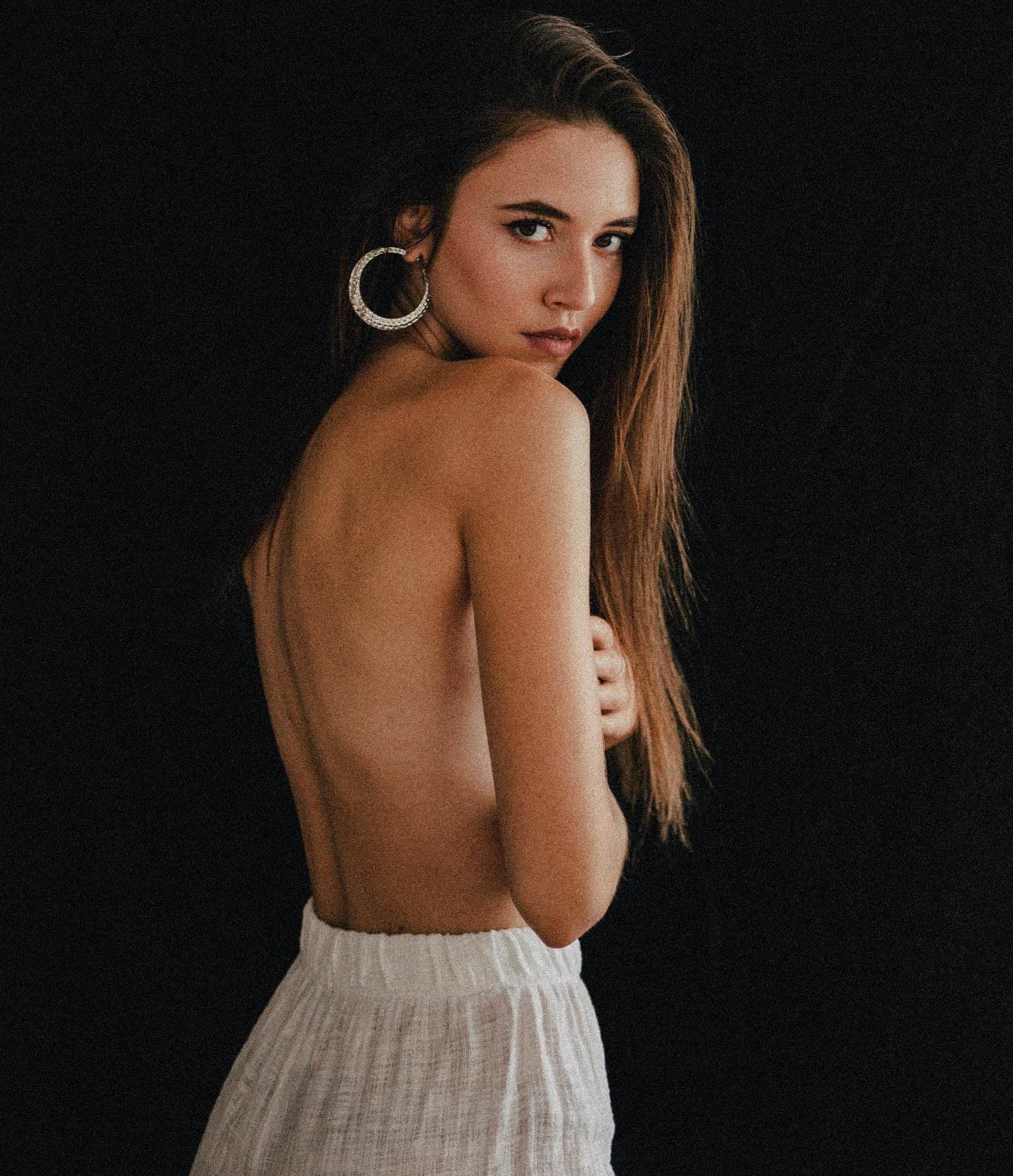 Noelle, 21, escort in Moscow — brown hair, 170 cm (photo 5 of 10)