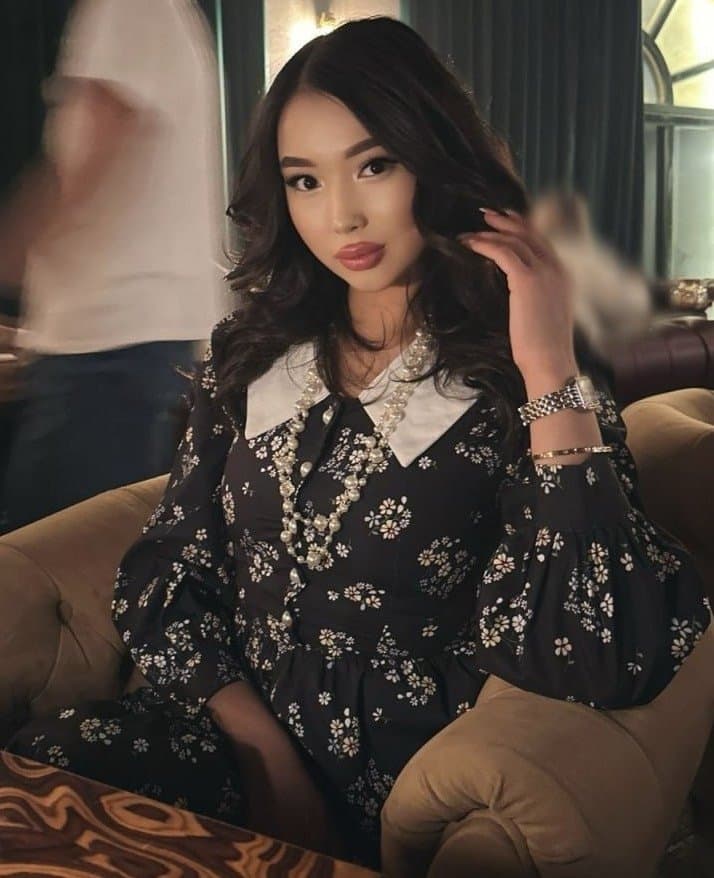 Asiya, 21, escort in Almaty — black hair, Kazakh (photo 4 of 8)