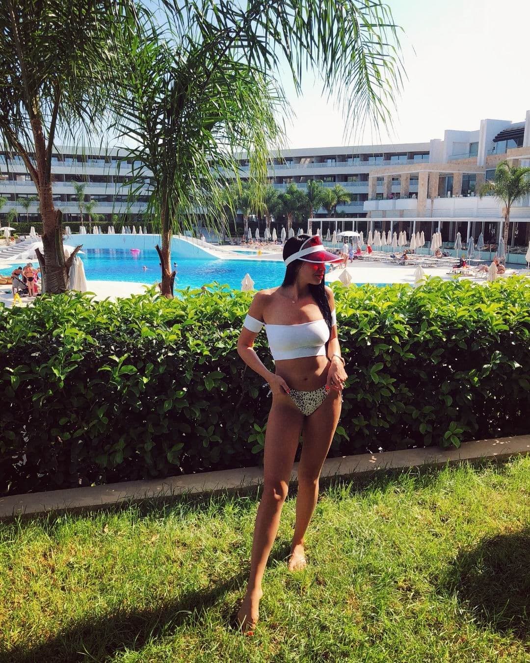 Wanda, 22, escort in Moscow — black hair, 170 cm (photo 3 of 10)