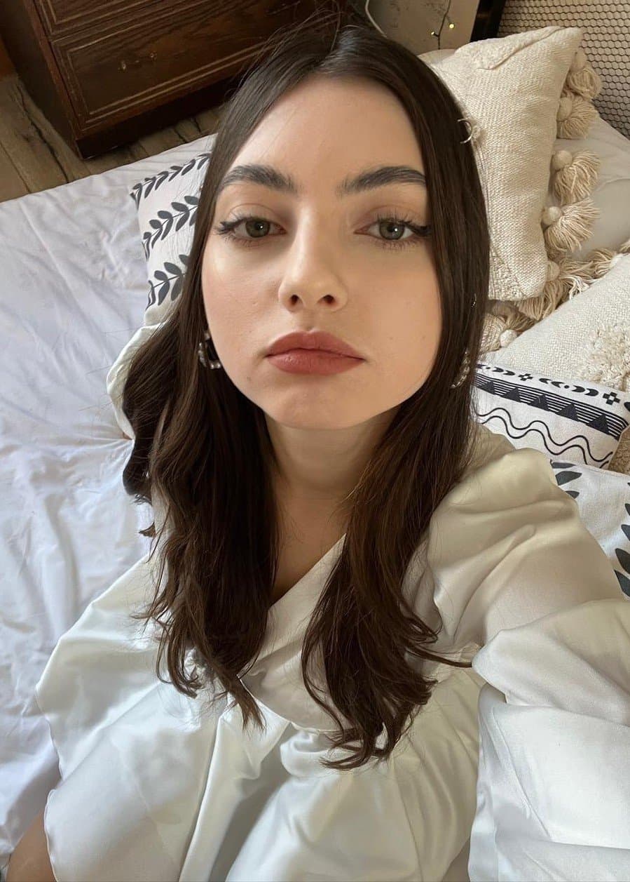 Ayla, 20, escort in Almaty — brown hair, Kazakh (photo 7 of 9)