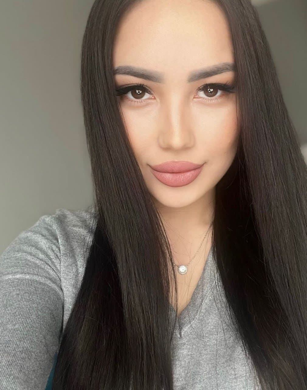 Meruert, 23, escort in Astana — brown hair, Kazakh (photo 7 of 9)