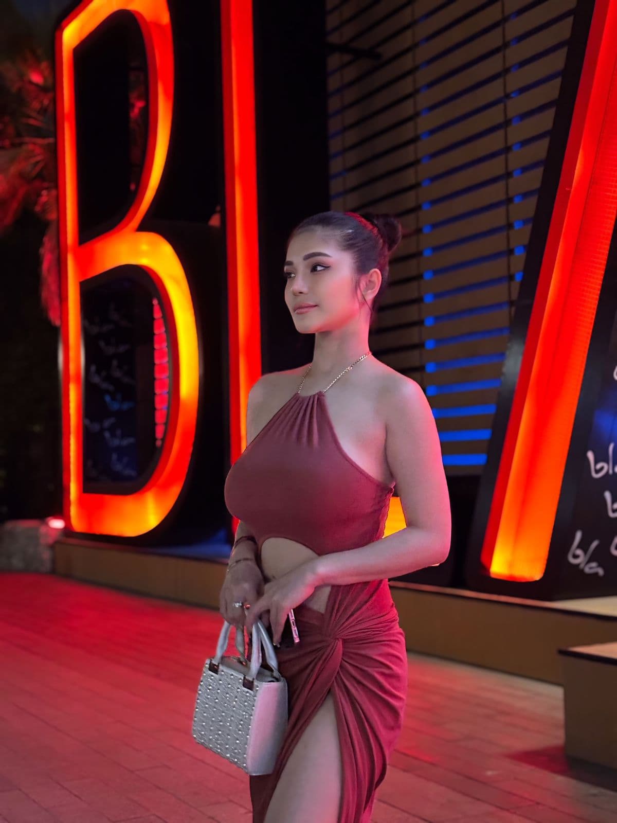 Nicole, 23, escort in Dubai — Filipino (photo 3 of 3)