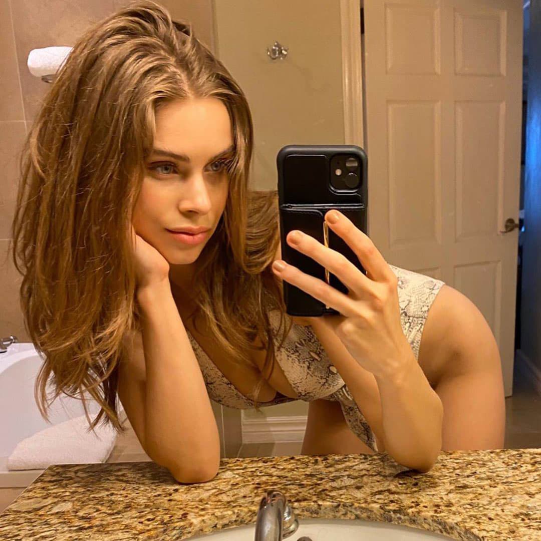 Magda, 20, escort in Moscow — brown hair, 175 cm (photo 1 of 10)