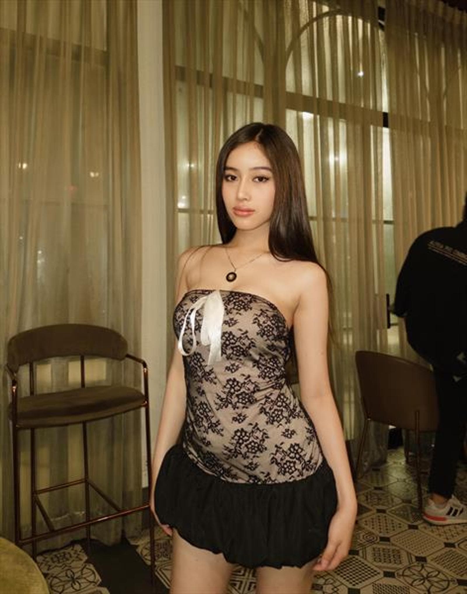 Hitomi, 24, escort in Hong Kong — brown hair, 159 cm (photo 1 of 5)
