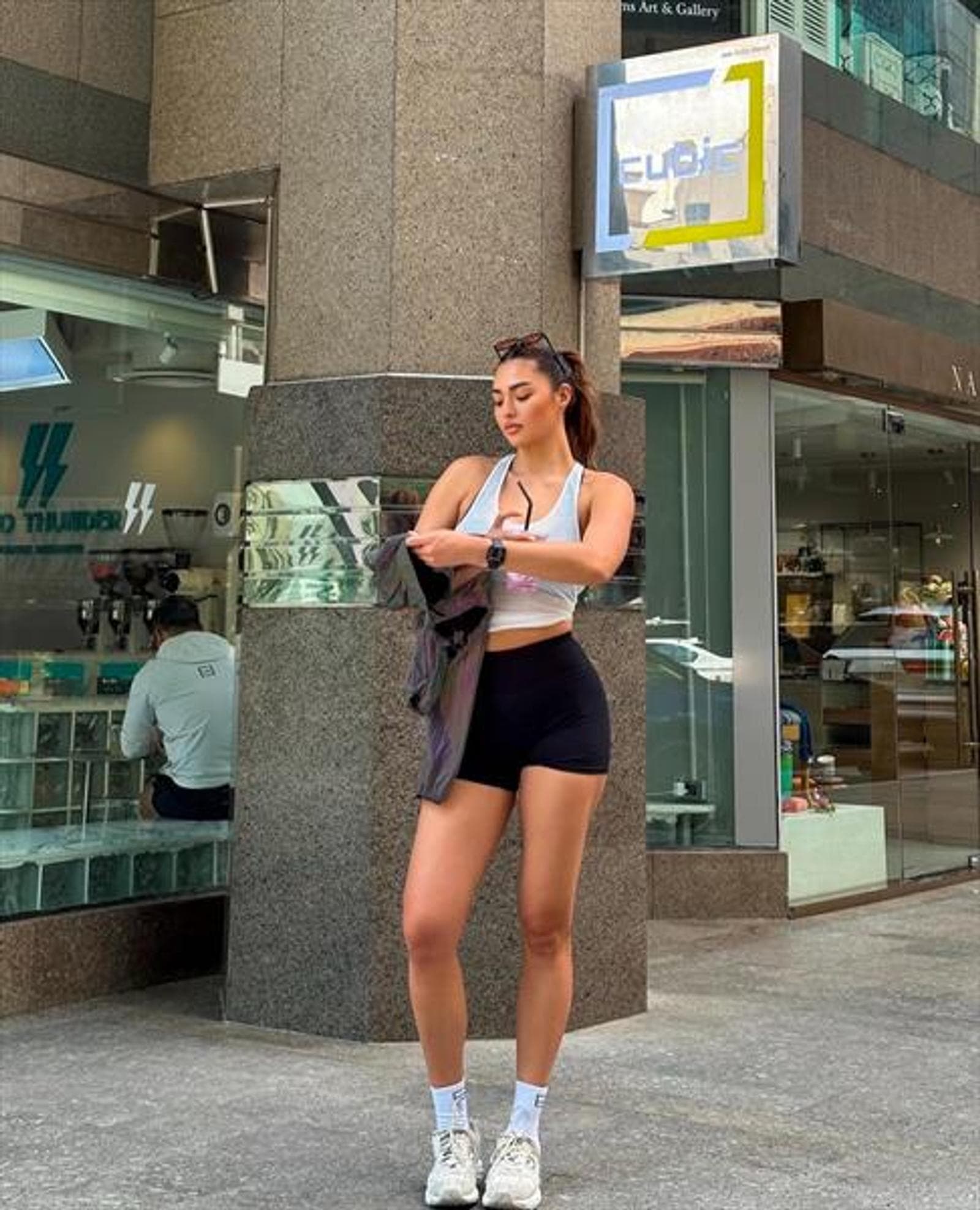 Hazel, 23, escort in Hong Kong — 172 cm, black hair (photo 2 of 5)
