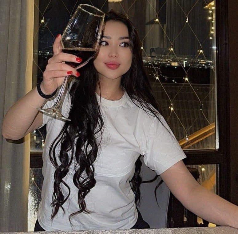 Balnur, 27, escort in Almaty — black hair, Kazakh (photo 4 of 10)