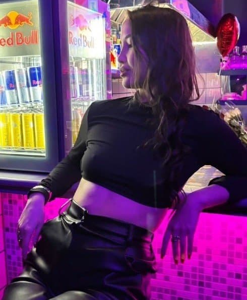 Munisa, 22, escort in Almaty — brown hair, Kazakh (photo 1 of 13)