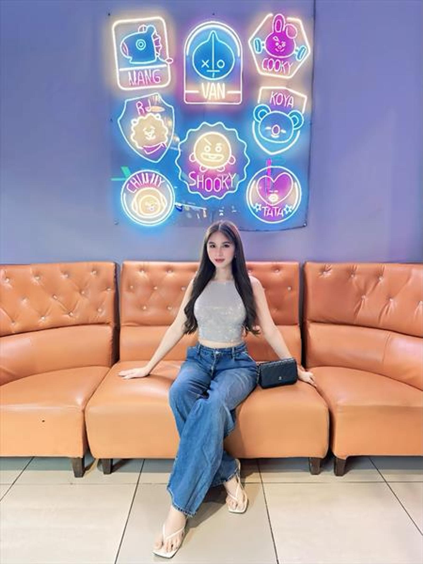 Elva, 24, escort in Hong Kong — brown hair, 167 cm (photo 5 of 5)