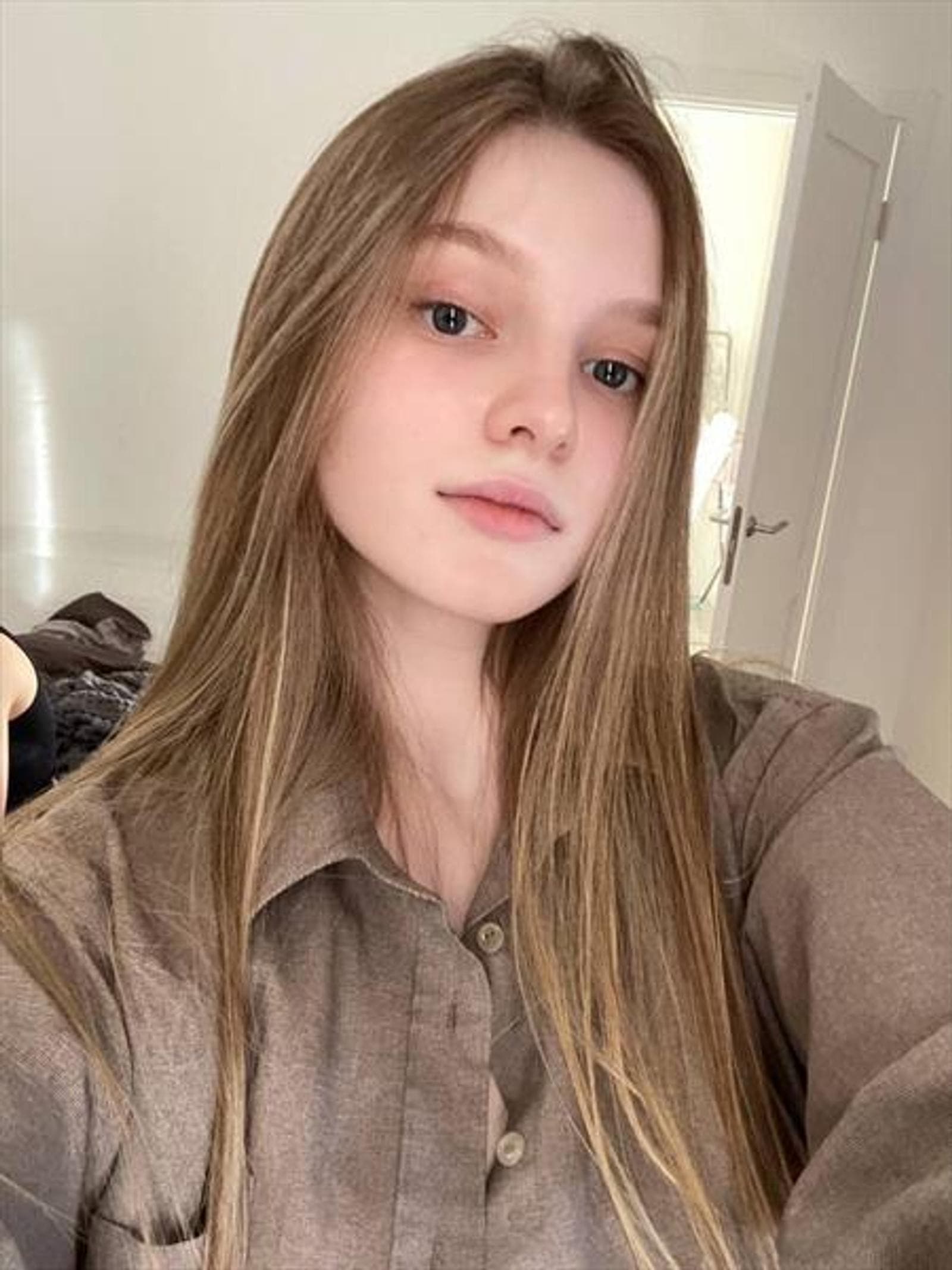 Ludovica, 22, escort in Hong Kong — 169 cm, blonde hair (photo 2 of 2)
