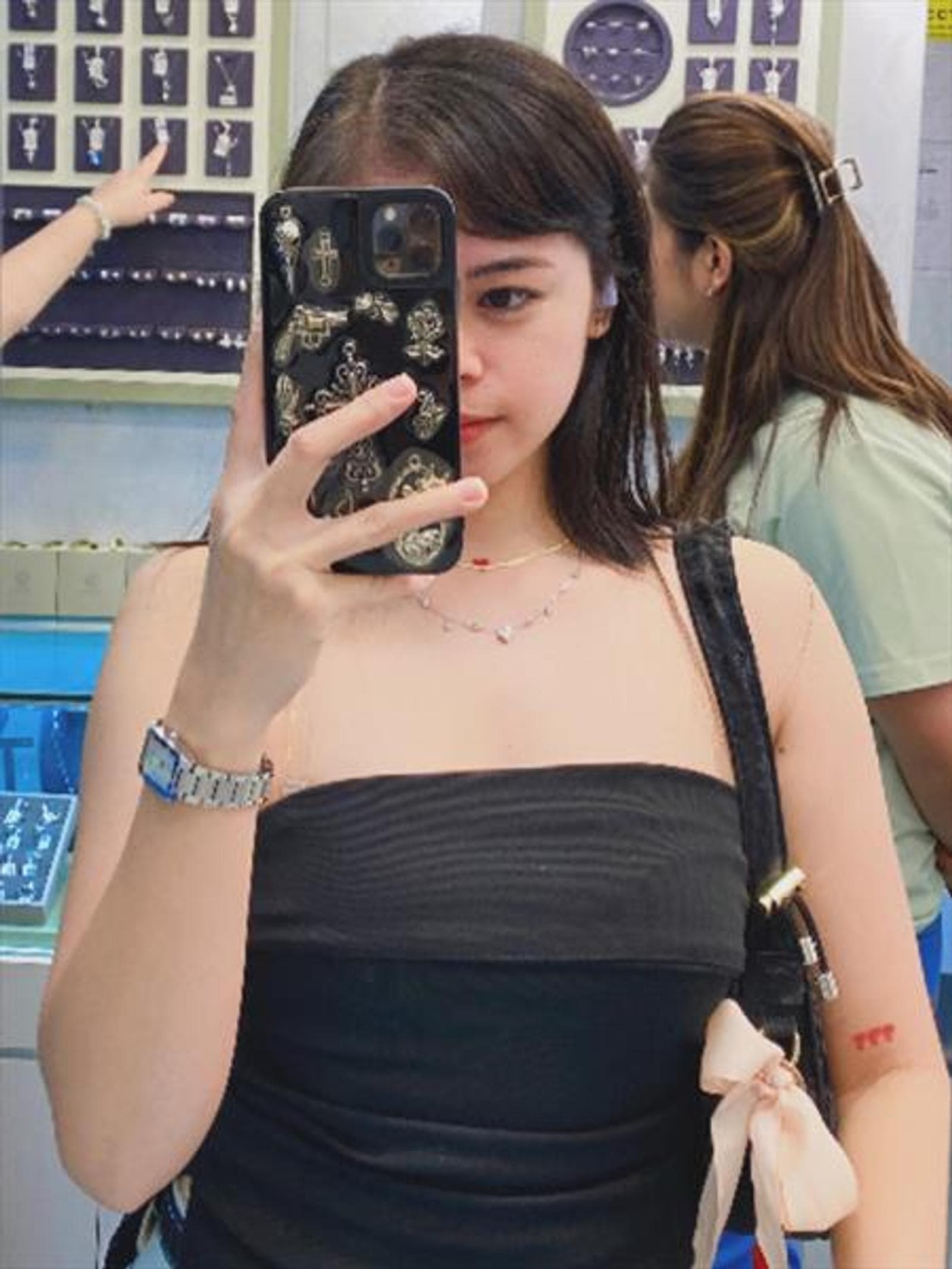 Yooa, 26, escort in Hong Kong — 156 cm, brown hair (photo 2 of 4)