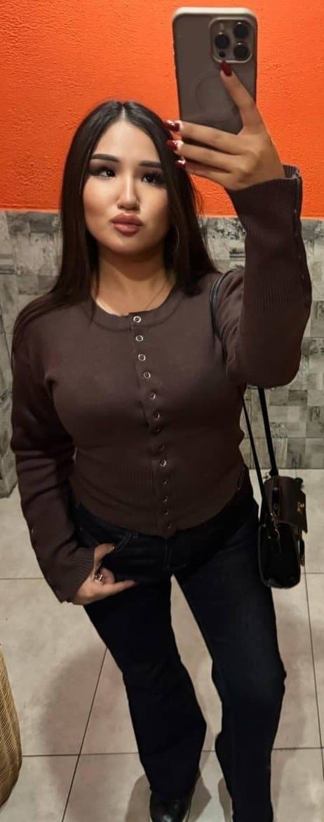 Nargis, 20, escort in Almaty — brown hair, Kazakh (photo 1 of 9)