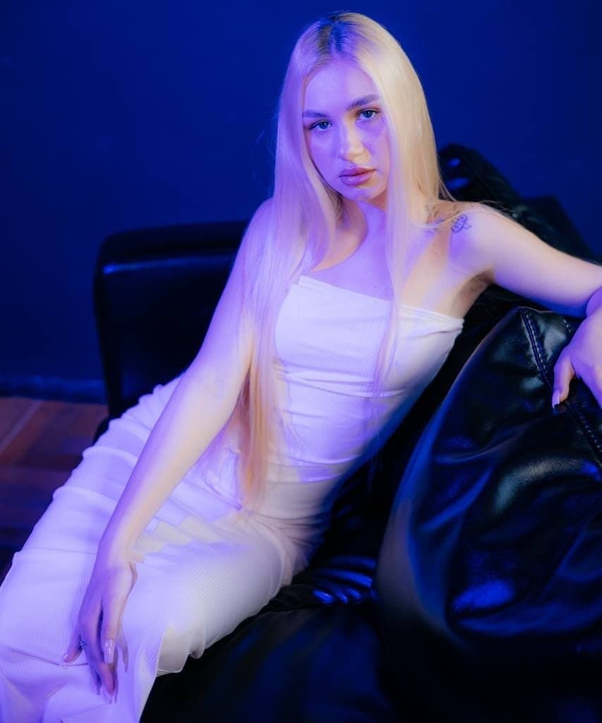 Dilnoza, 20, escort in Almaty — Kazakh, 169 cm (photo 2 of 13)