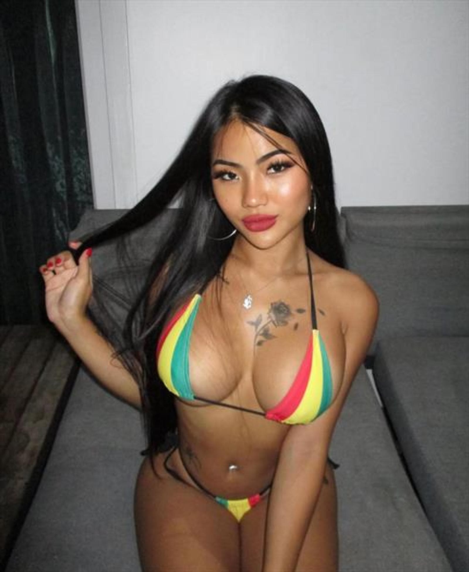 Risa, 23, escort in Hong Kong — black hair, 162 cm (photo 5 of 5)