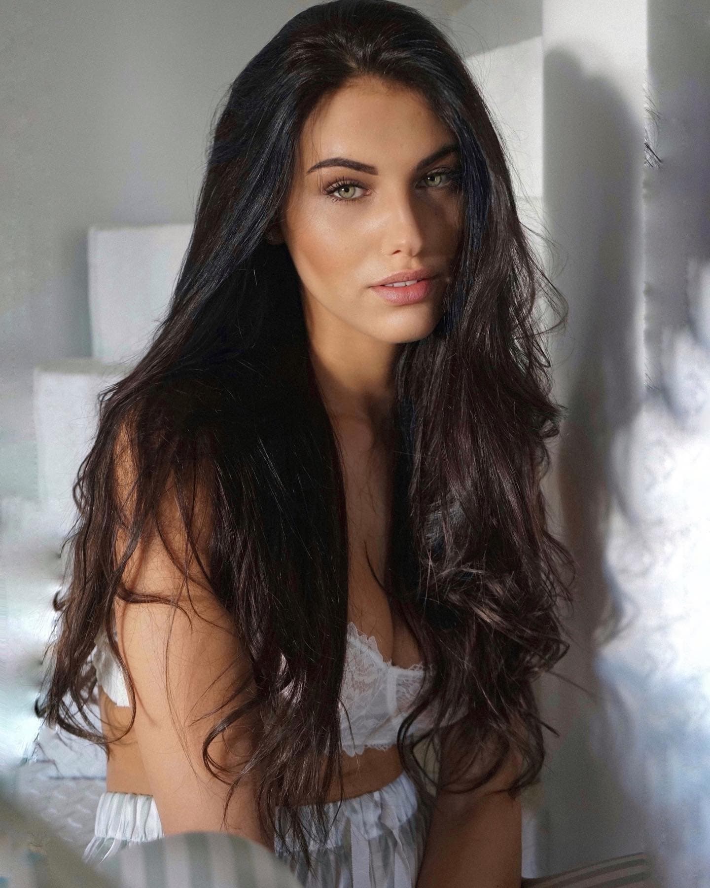 Misty, 23, escort in Moscow — 177 cm, brown hair (photo 2 of 10)