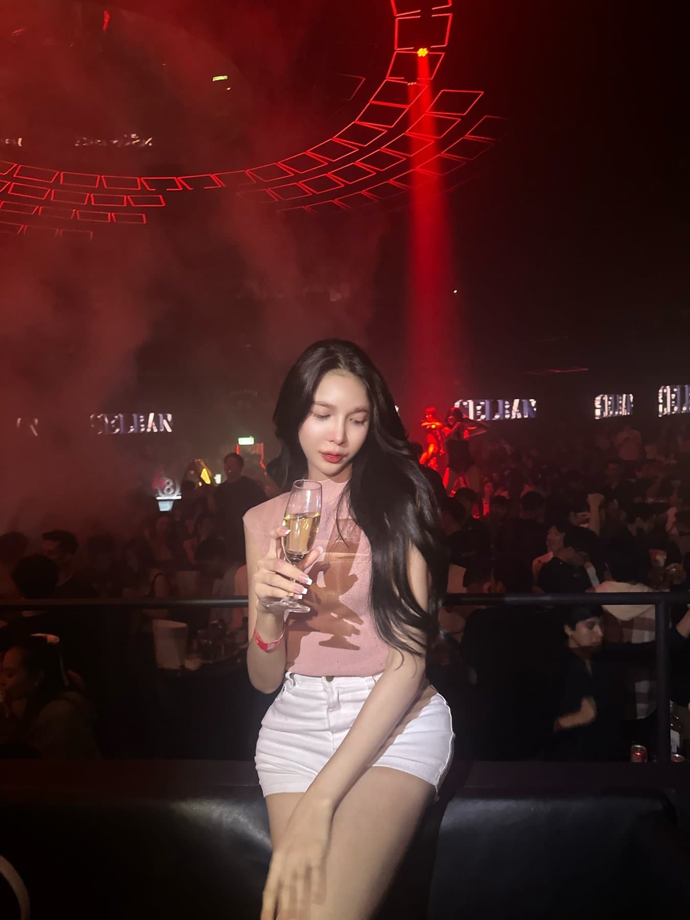Amor, 25, escort in Bangkok — Vietnamese (photo 1 of 5)
