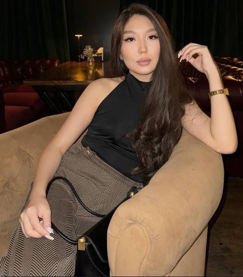 Anel, 26, escort in Almaty — brown hair, Kazakh (photo 1 of 8)