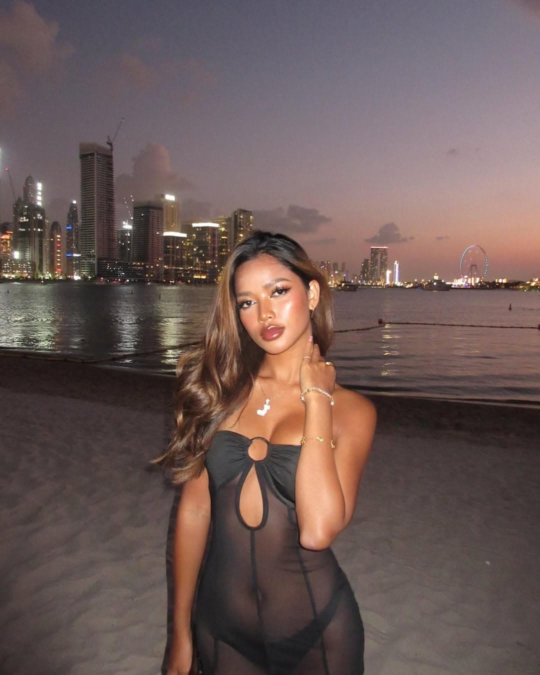 Dayang, 24, escort in Dubai — Filipino (photo 2 of 10)