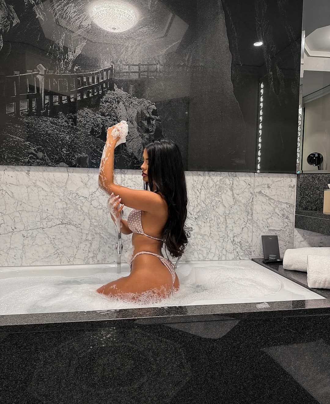 Tuva, 23, escort in Dubai (photo 3 of 10)
