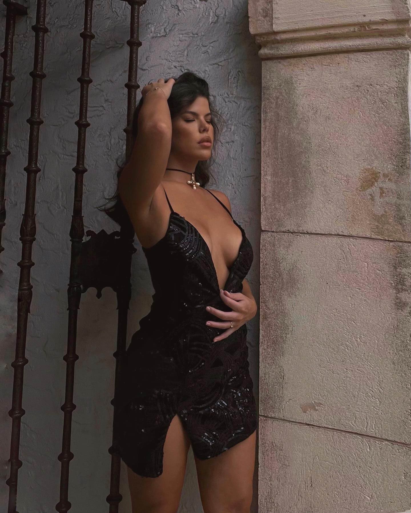 Ruzanna, 23, escort in Moscow — 174 cm, brown hair (photo 2 of 10)