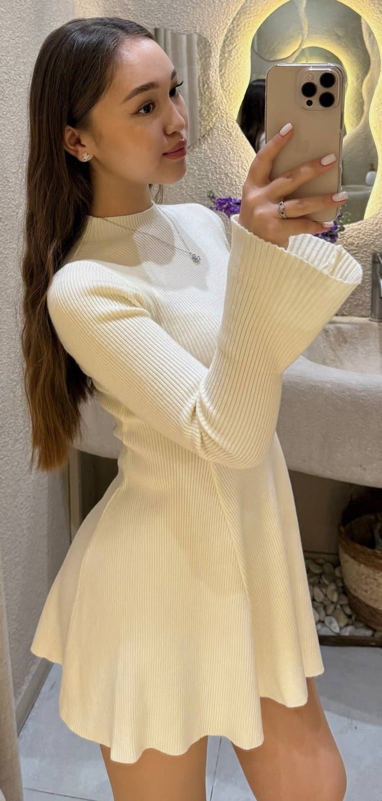 Zebo, 18, escort in Almaty — brown hair, Kazakh (photo 10 of 13)
