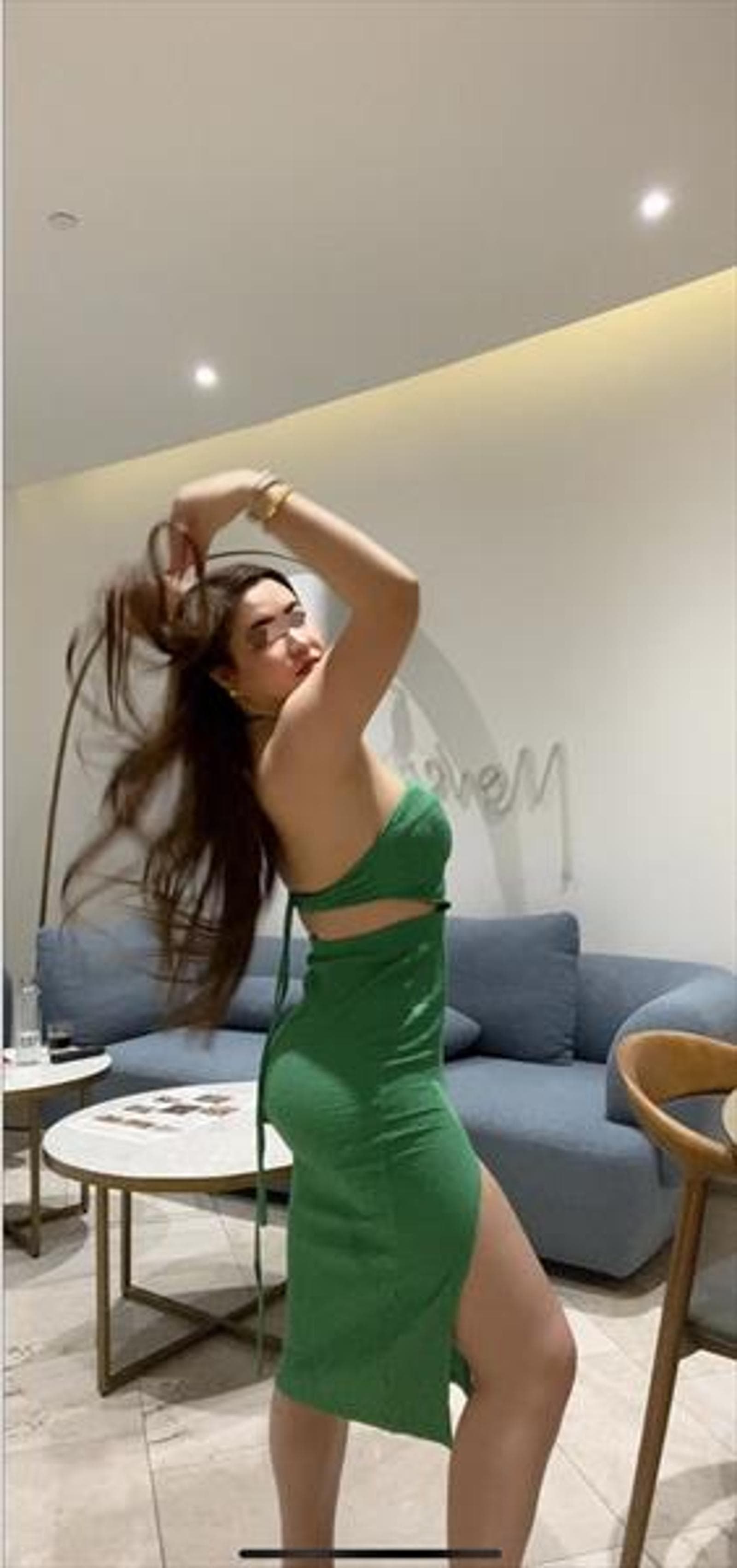 Mandy, 29, escort in Hong Kong — 167 cm, black hair (photo 2 of 5)