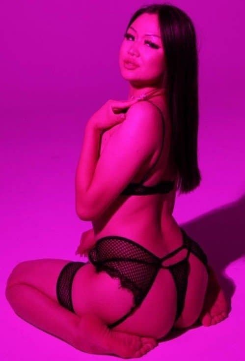 Zulfiya, 19, escort in Almaty — brown hair, Kazakh (photo 10 of 13)