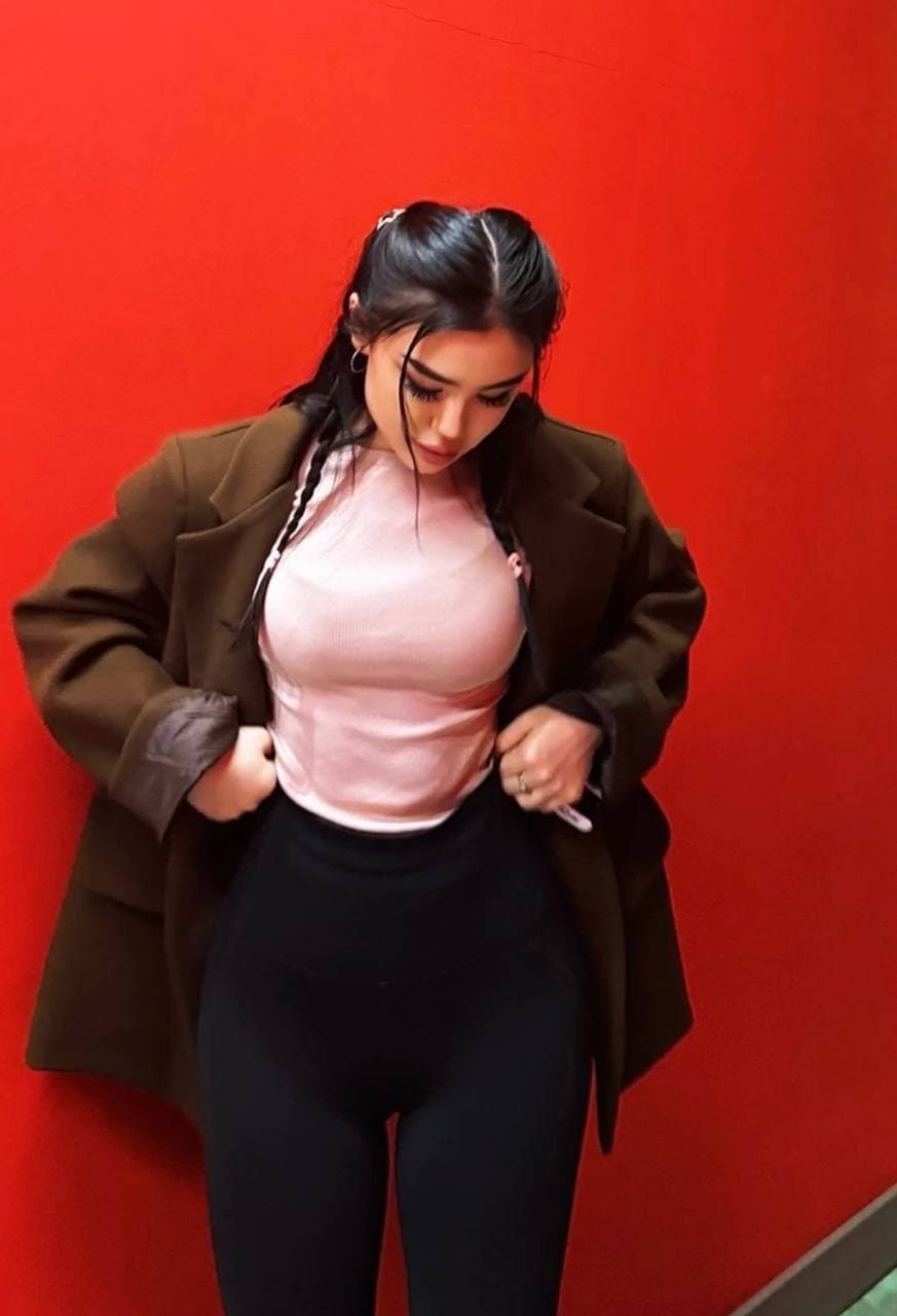 Leyla, 20, escort in Almaty — 170 cm, black hair (photo 4 of 9)