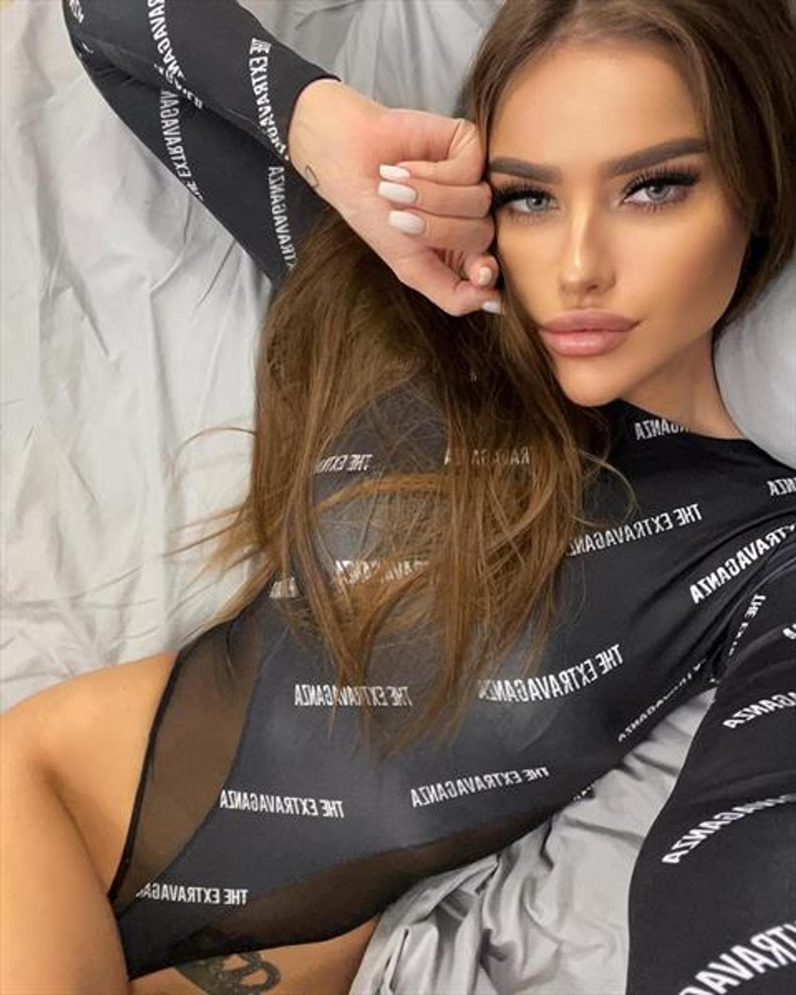 Shelby, 27, escort in Hong Kong — brown hair, 172 cm (photo 1 of 4)