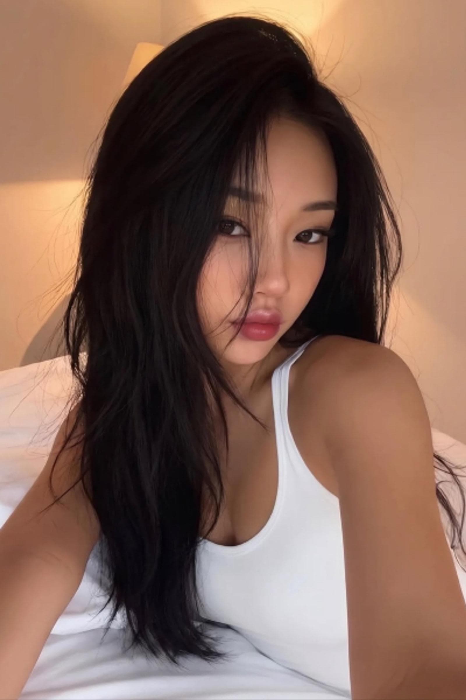 Hina, 22, escort in Hong Kong — black hair, 162 cm (photo 3 of 7)