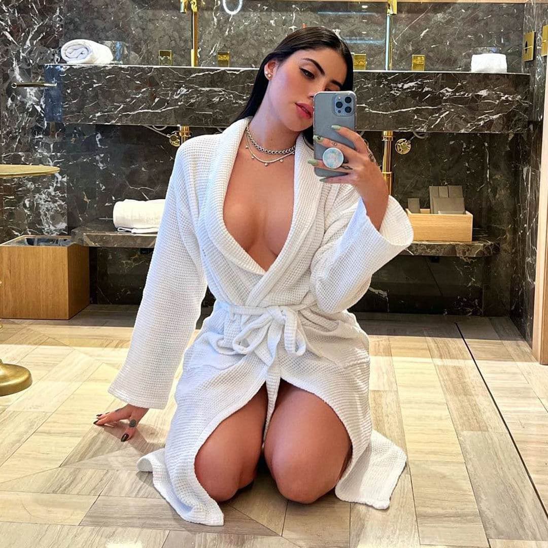 Zlatka, 22, escort in Moscow — black hair, 175 cm (photo 1 of 10)