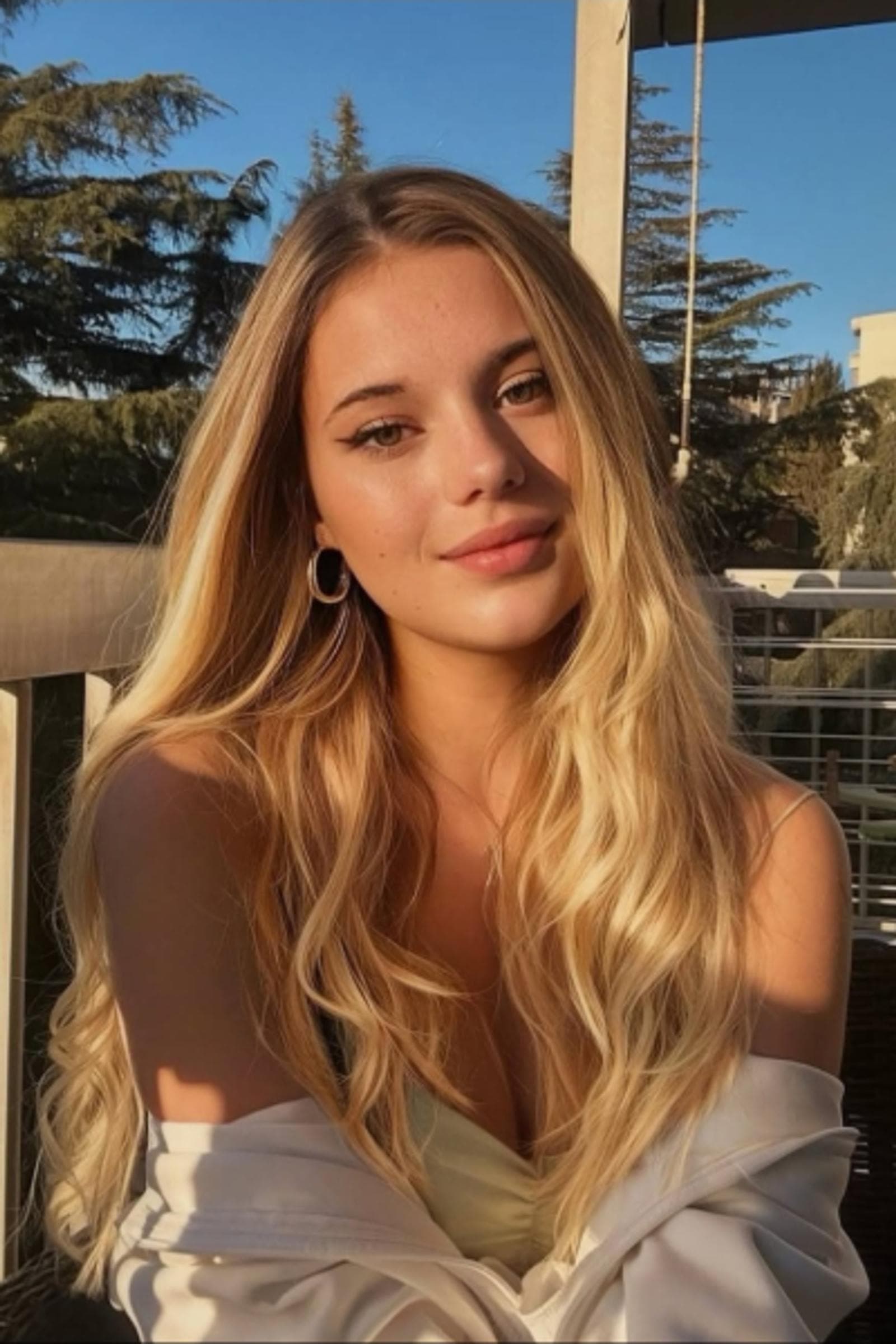Jane, 21, escort in Hong Kong — blonde hair, 164 cm (photo 3 of 5)
