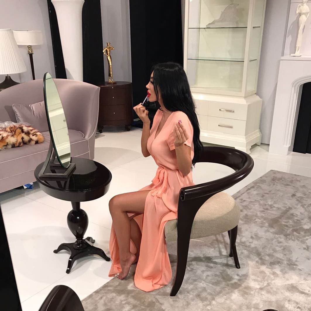 Josie, 20, escort in Moscow — black hair, 176 cm (photo 7 of 10)