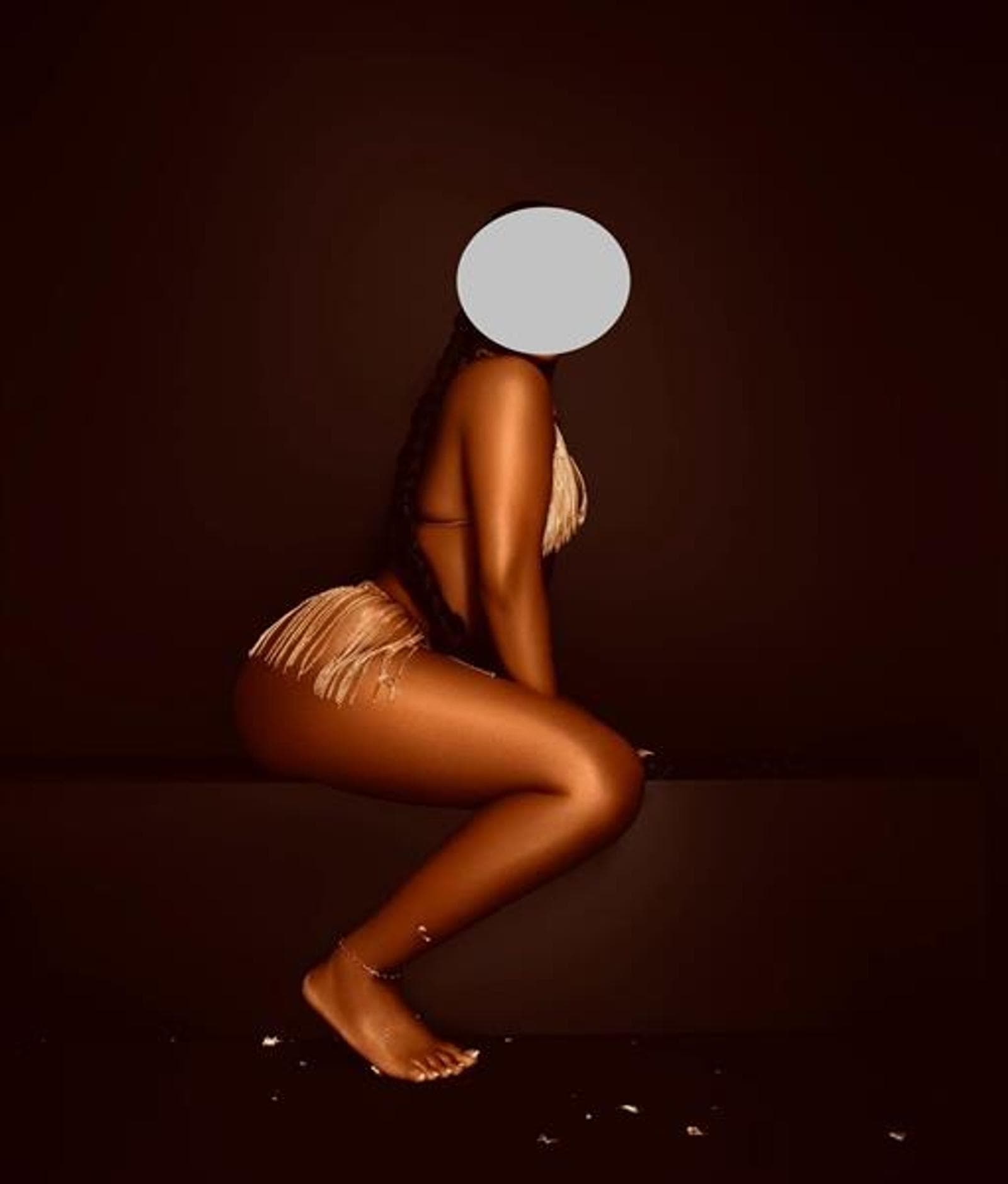 Kerstin, 34, escort in Hong Kong — 172 cm, black hair (photo 2 of 2)