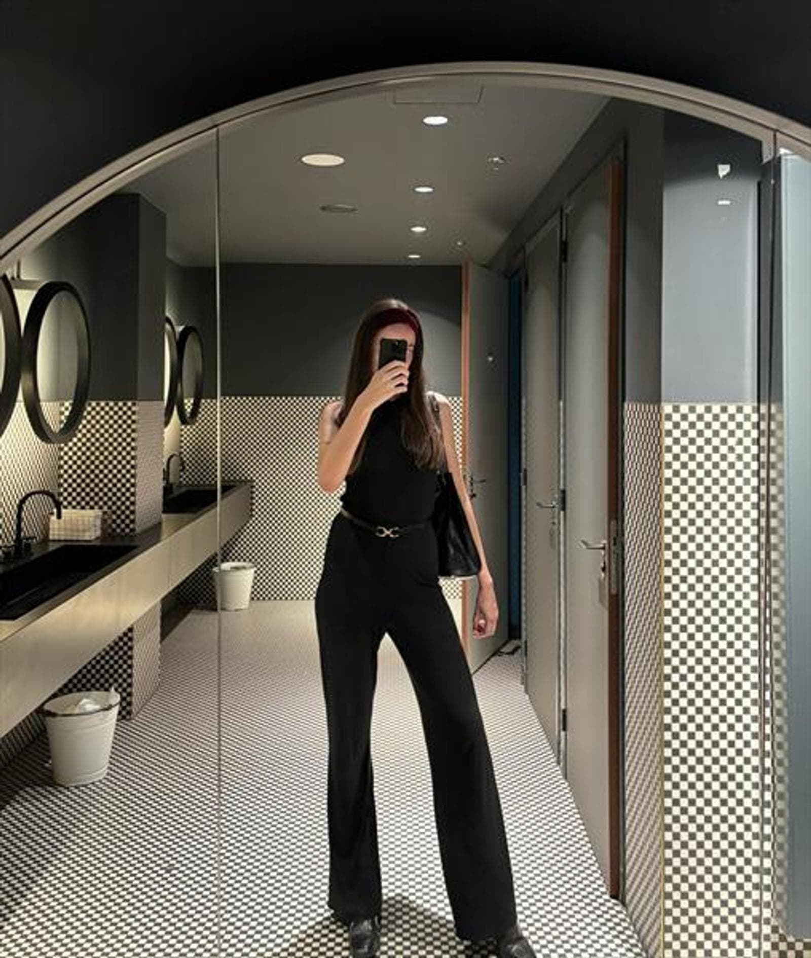 Lotte, 31, escort in Hong Kong — brown hair, 184 cm (photo 1 of 5)