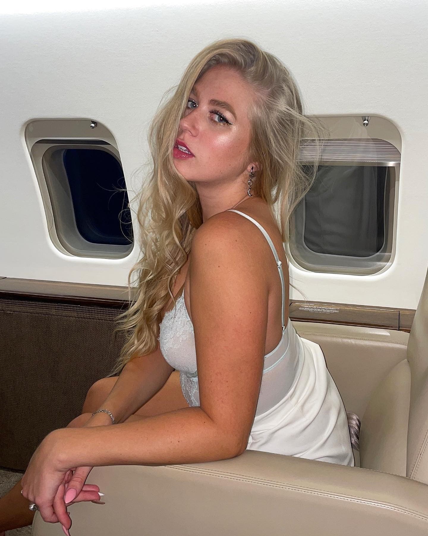 Glafira, 19, escort in Moscow — 175 cm, blonde hair (photo 6 of 10)