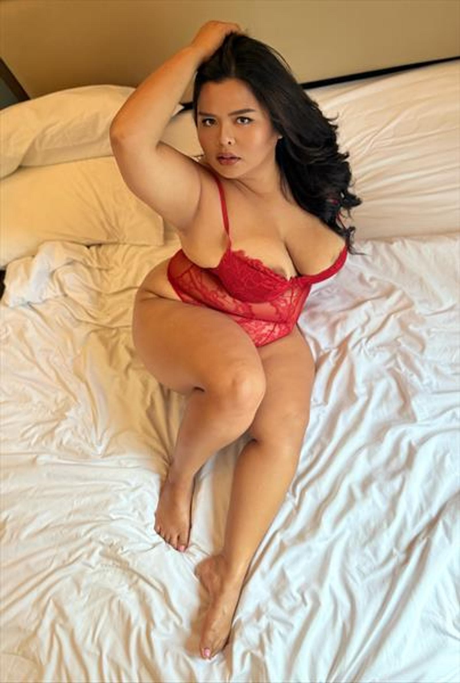 Yunxi, 28, escort in Hong Kong — black hair, 156 cm (photo 1 of 3)