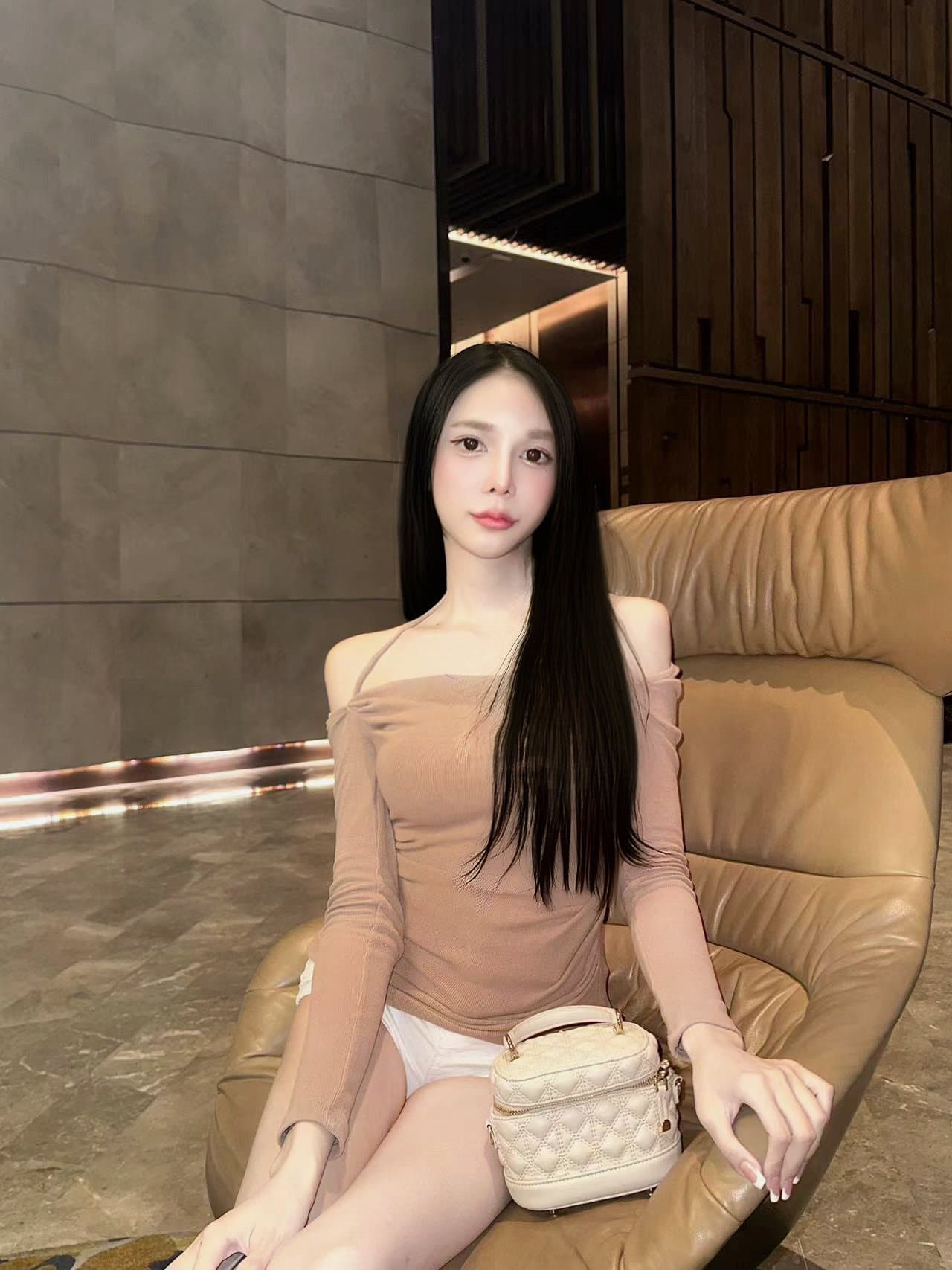 Amor, 25, escort in Bangkok — Vietnamese (photo 3 of 5)