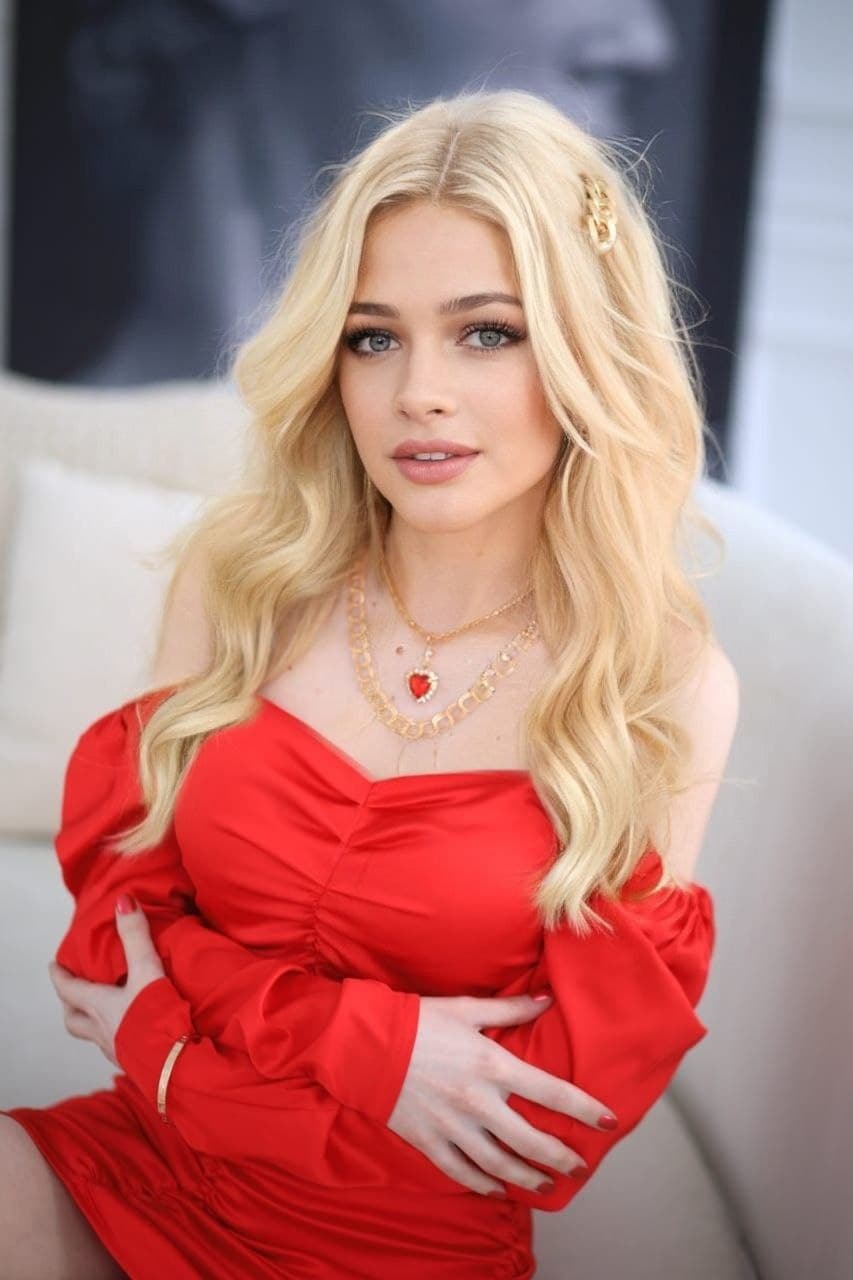 Johanna, 27, escort in Dubai — blonde hair (photo 1 of 7)