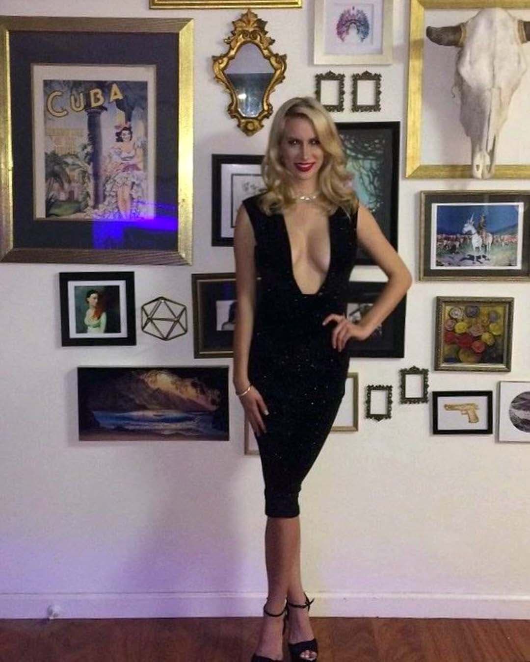 Valya, 21, escort in Moscow — 176 cm, blonde hair (photo 4 of 10)