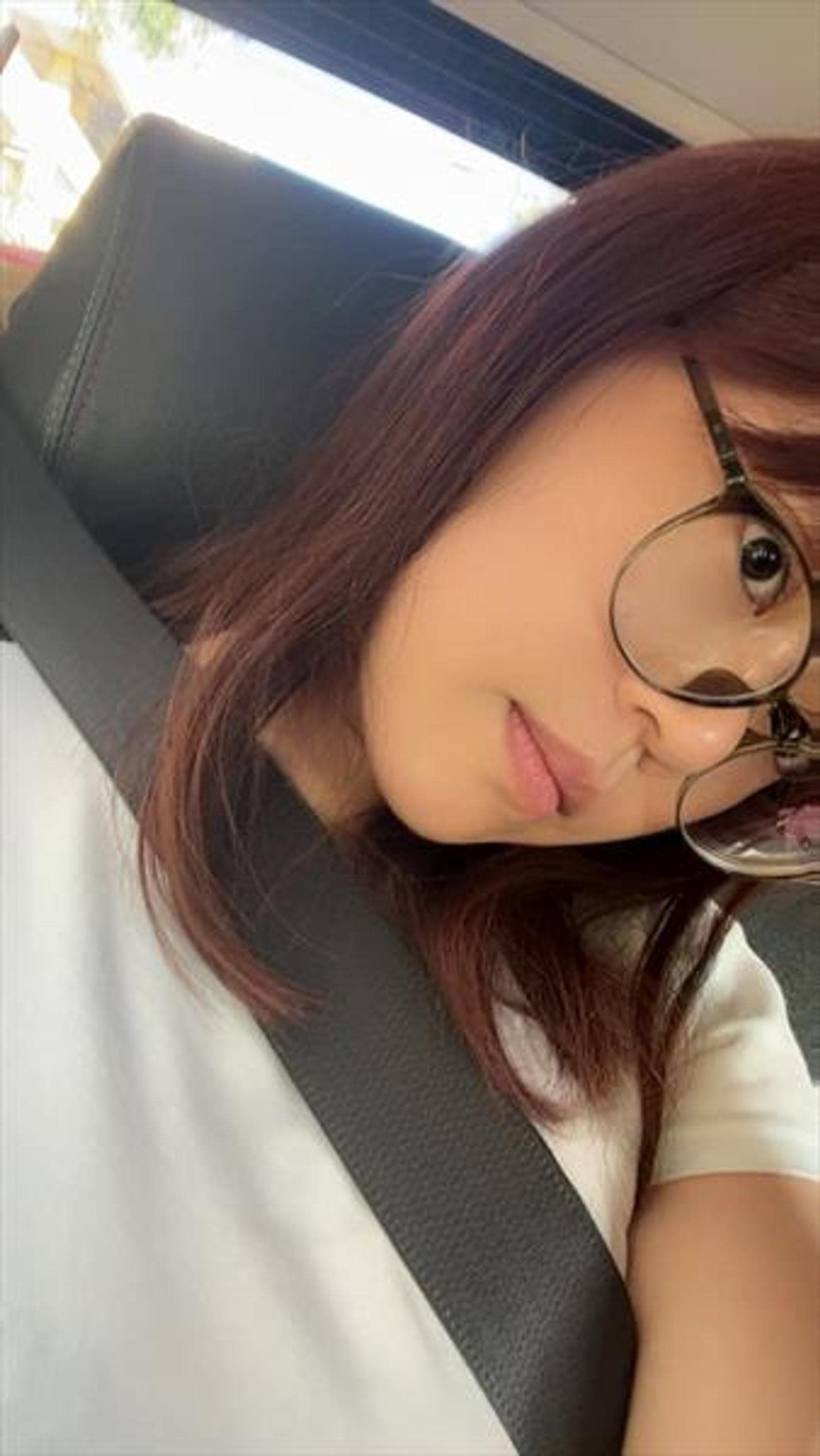Hua, 32, escort in Hong Kong — 162 cm, black hair (photo 2 of 5)