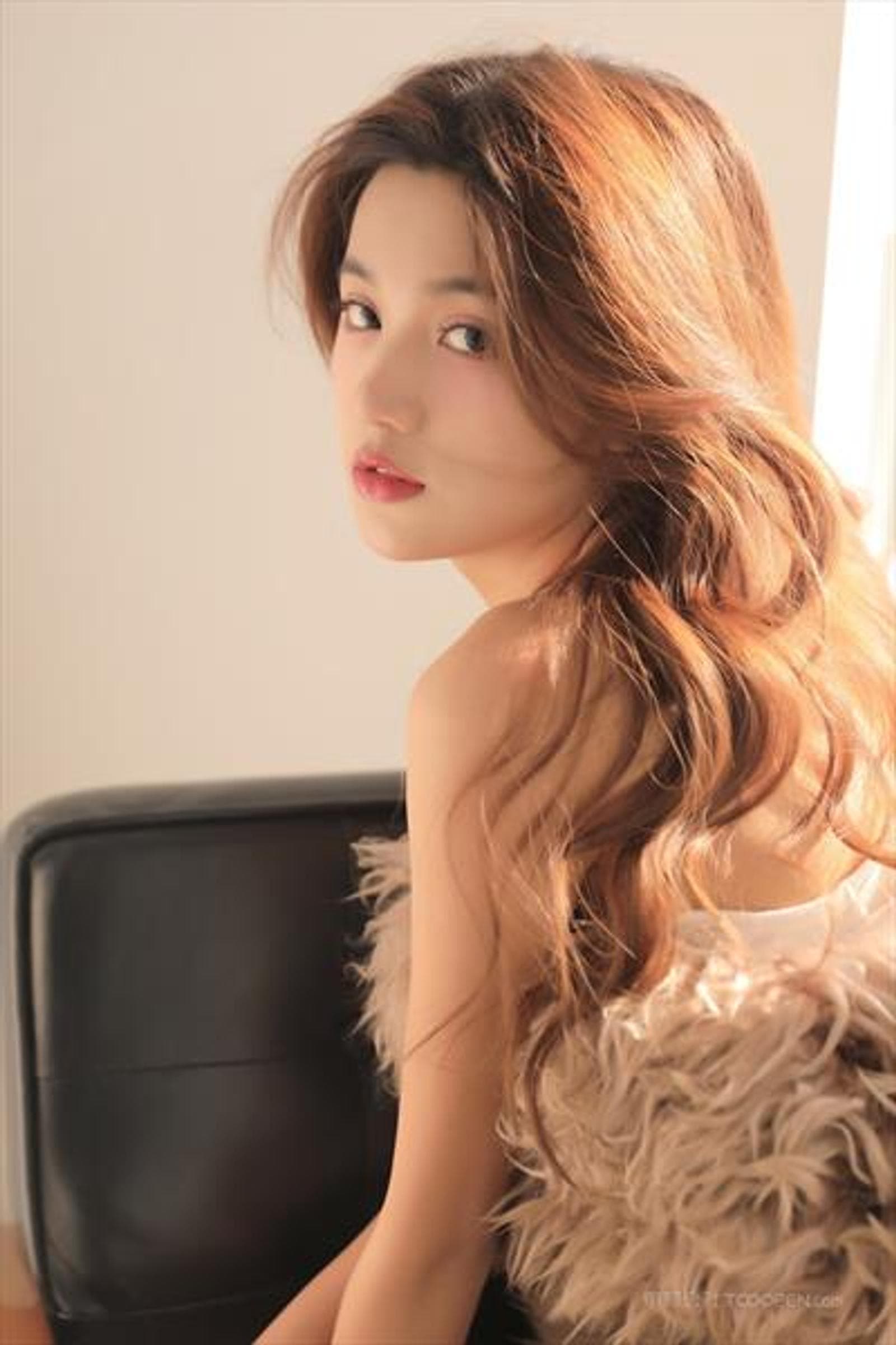 Eri, 28, escort in Hong Kong — brown hair, 162 cm (photo 3 of 3)