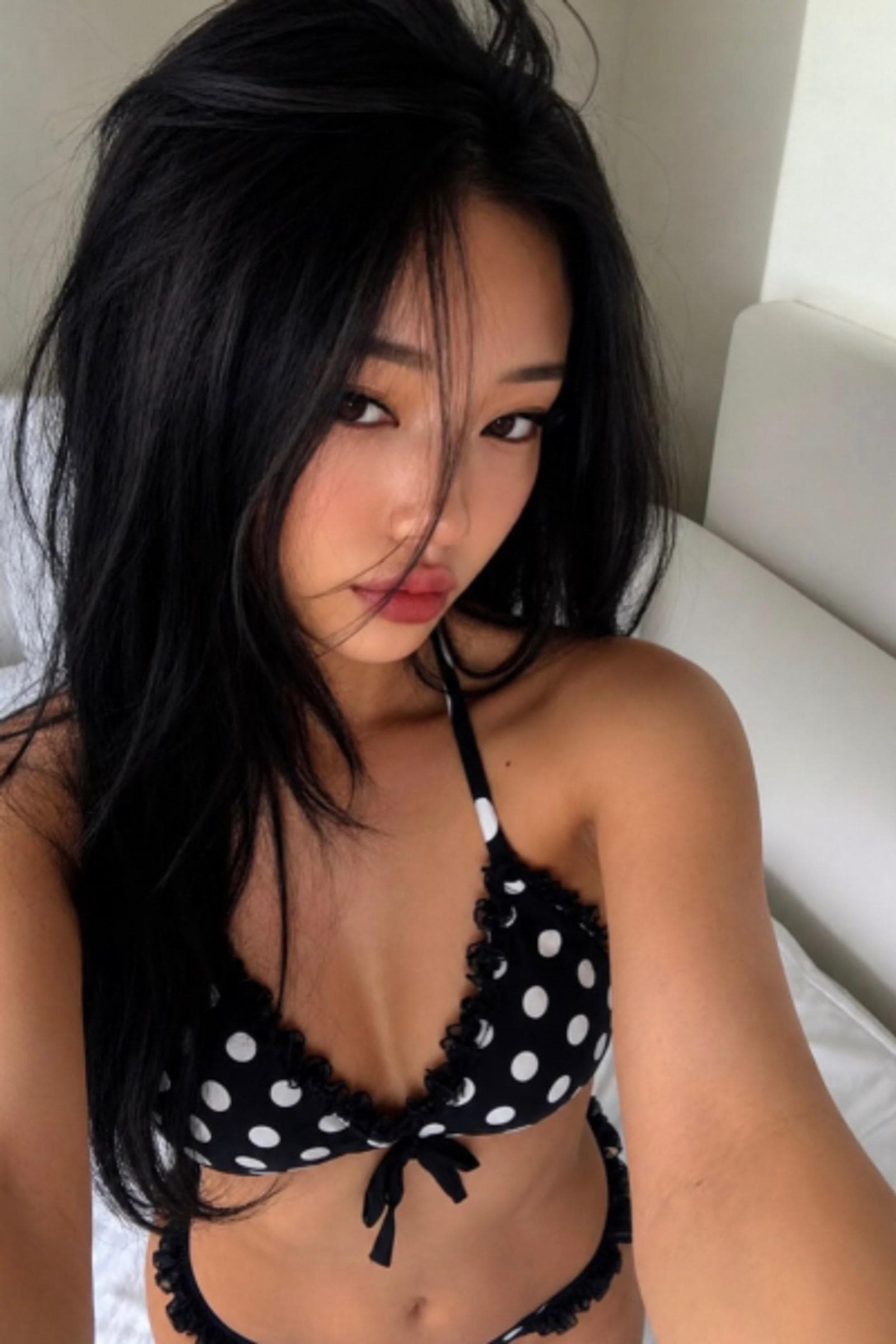 Hina, 22, escort in Hong Kong — black hair, 162 cm (photo 5 of 7)