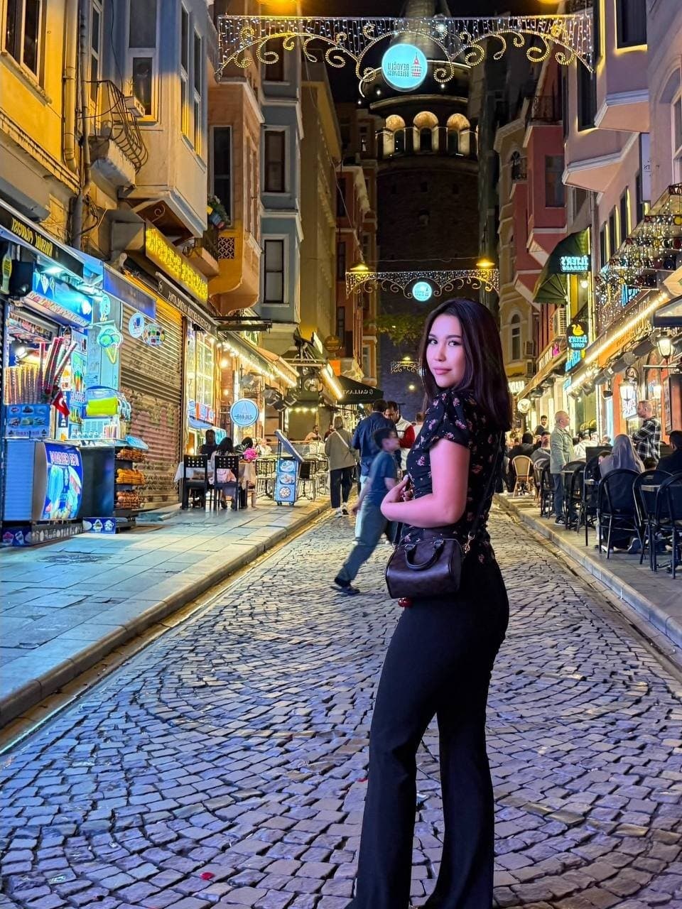 Indira, 21, escort in Almaty — 167 cm, brown hair (photo 4 of 7)