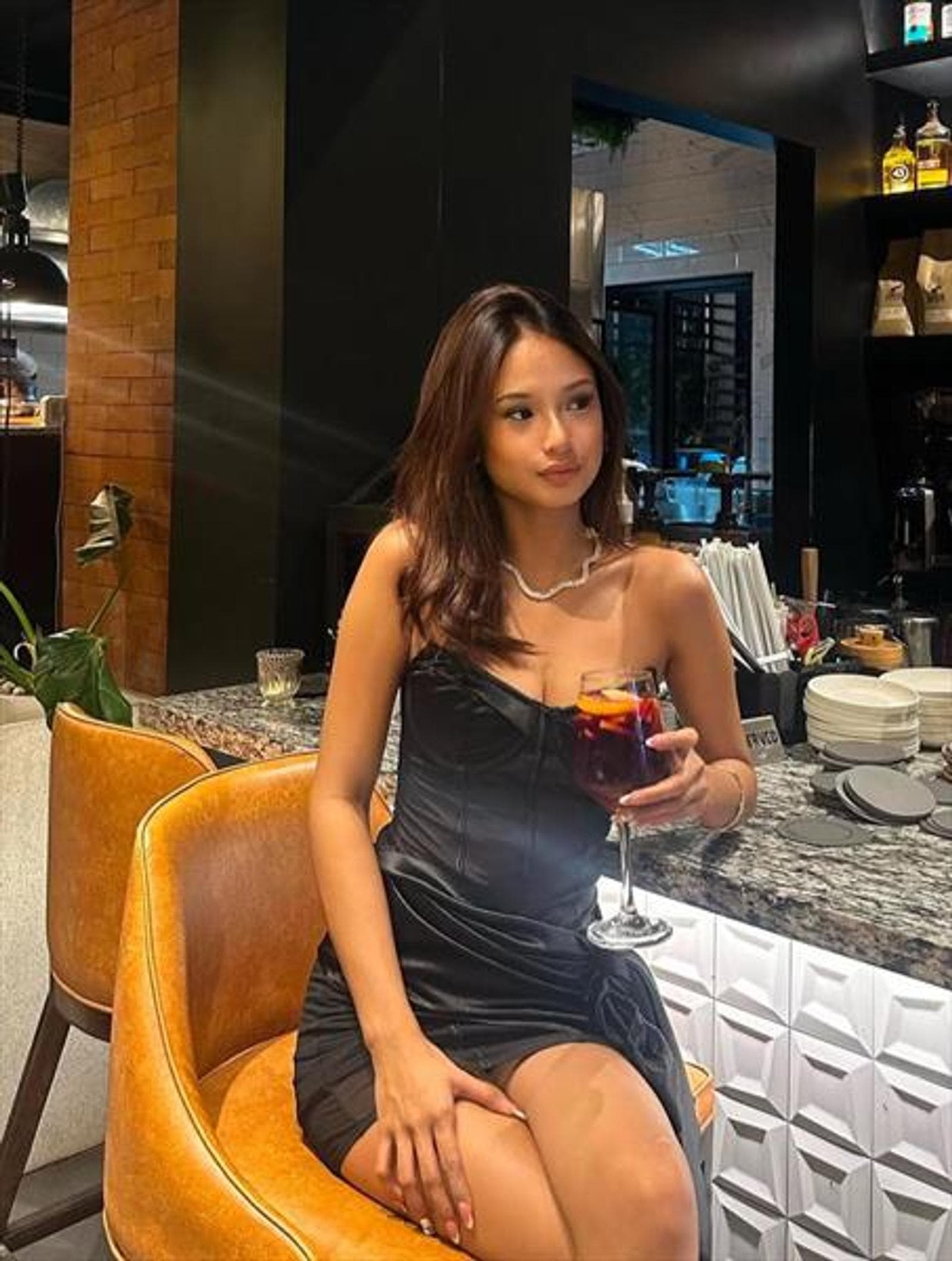 Sayaka, 22, escort in Hong Kong — black hair, 167 cm (photo 3 of 5)