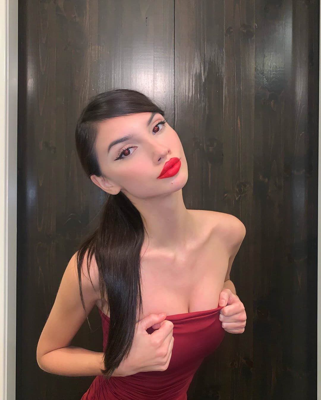 Roxana, 20, escort in Moscow — 176 cm, brown hair (photo 2 of 10)