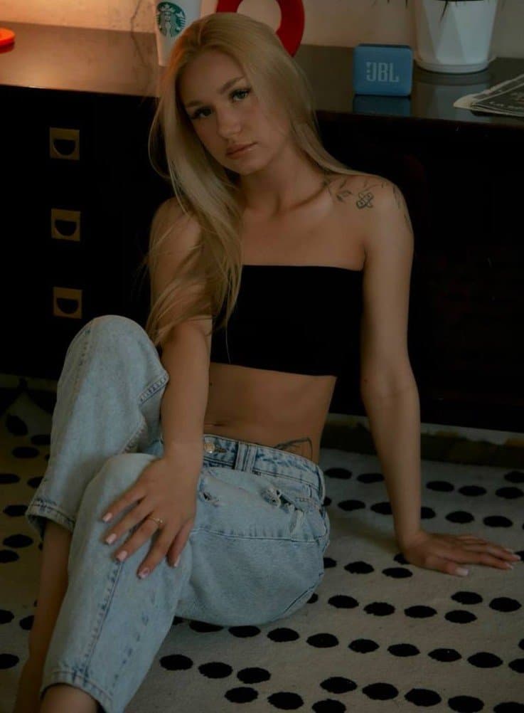Dilnoza, 20, escort in Almaty — 169 cm, blonde hair (photo 6 of 13)