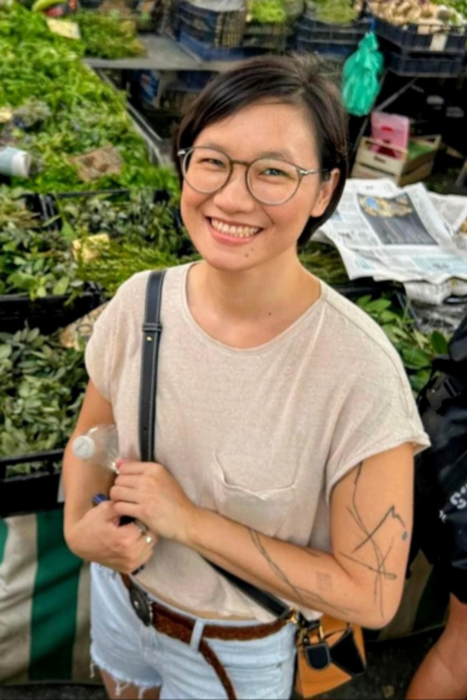 Charline, 35, escort in Hong Kong — 162 cm, black hair (photo 2 of 3)